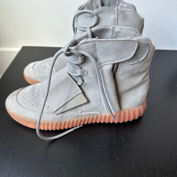 2016
Yeezy Boost 750 'Grey Gum' - Picture 2 of 4